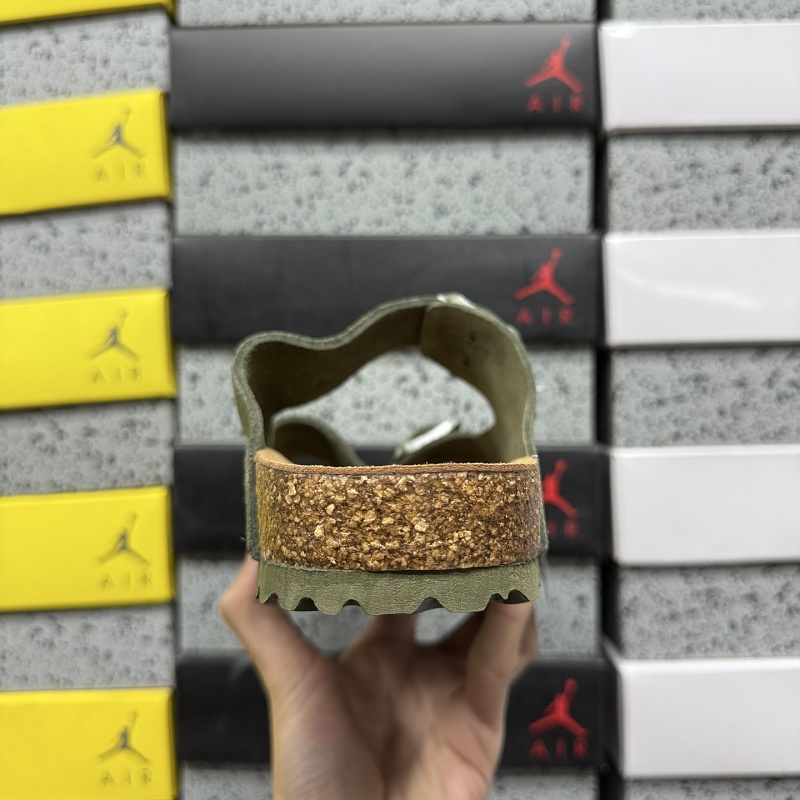 36-45 1010503 二字拖 军绿 · 2