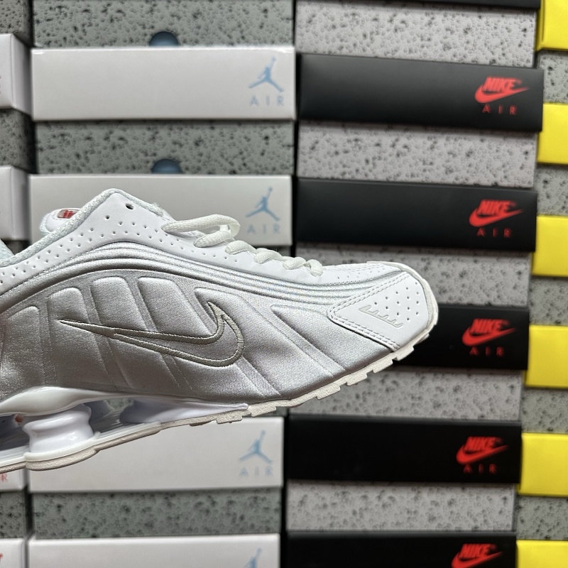 Shox R4 · 6