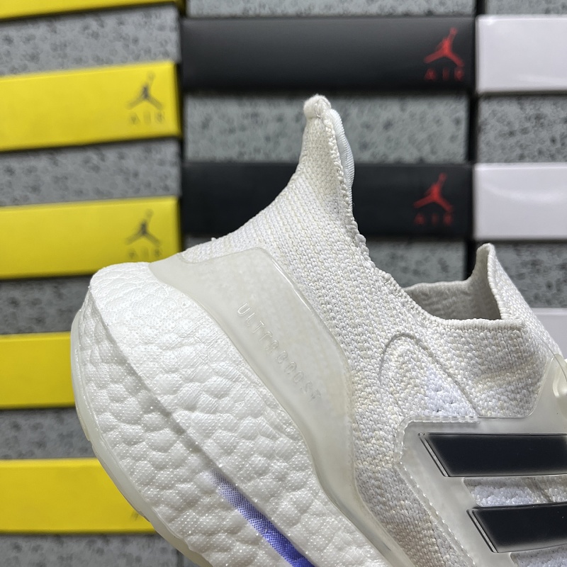 Ultraboost Light 7