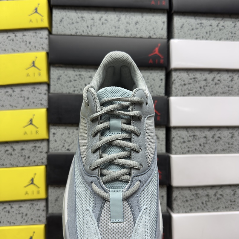 Yeezy 700 4