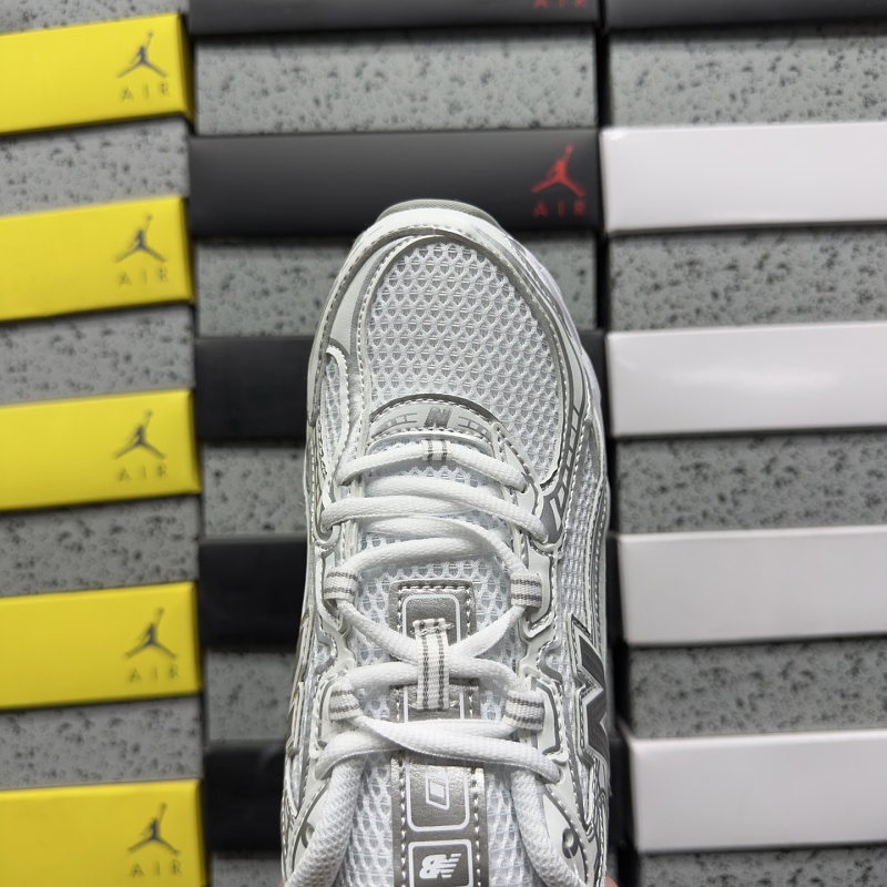 New Balance 740 Sneakers · 6