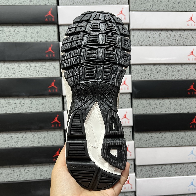 Nike Vomero 4