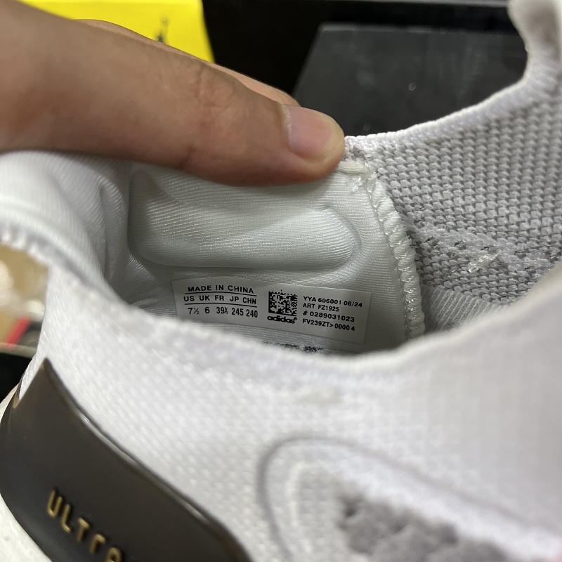 Ultraboost Light 2