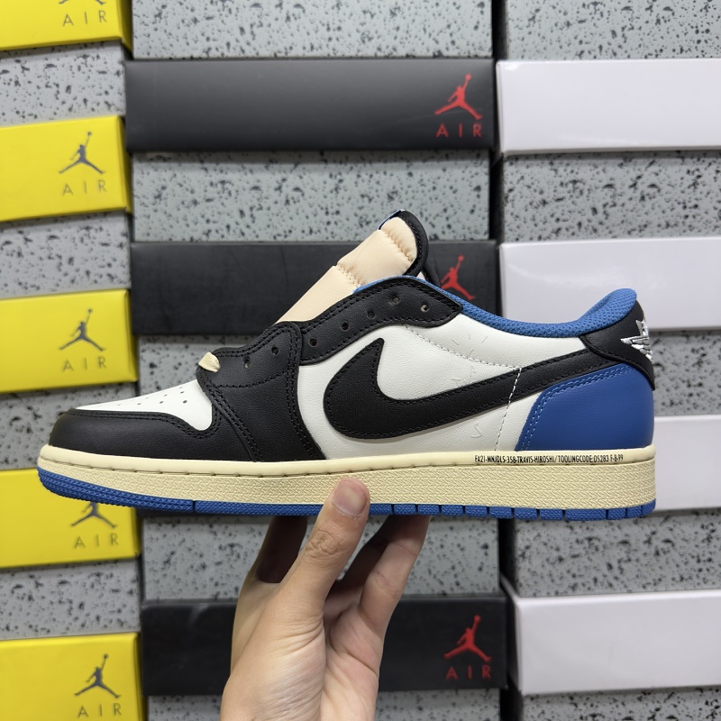 Travis Scott Reverse Swoosh Sneakers · 4