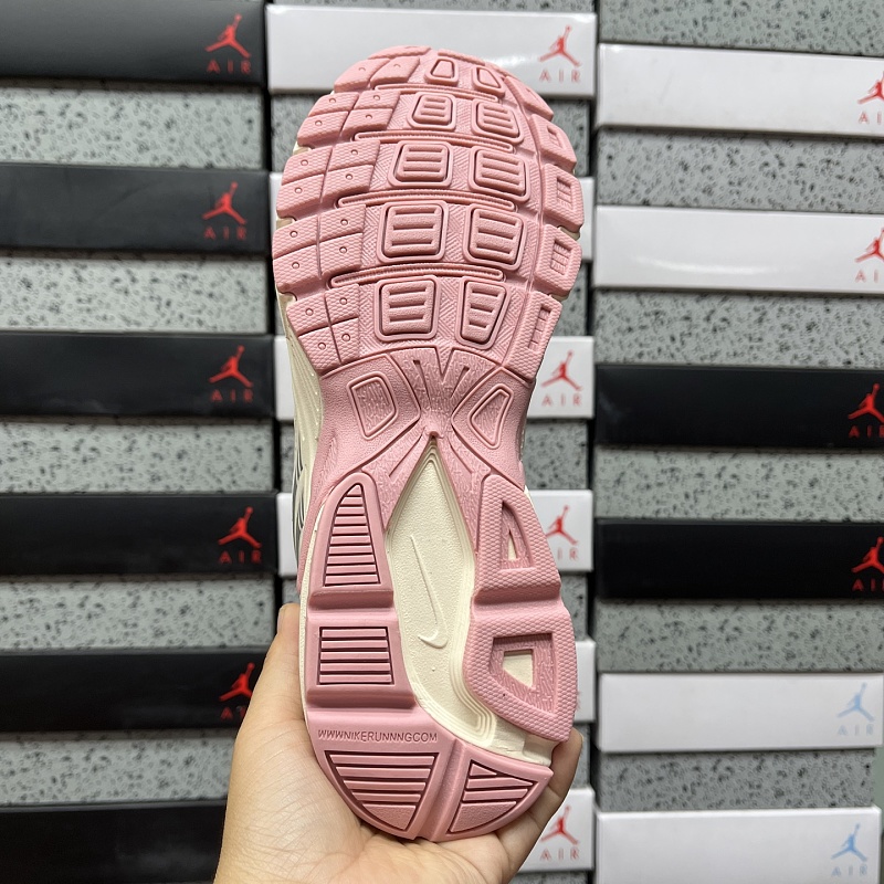 Nike Vomero 4