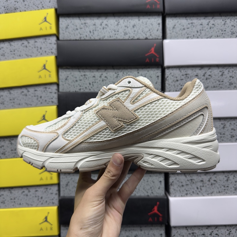 New Balance 740 Sneakers · 3