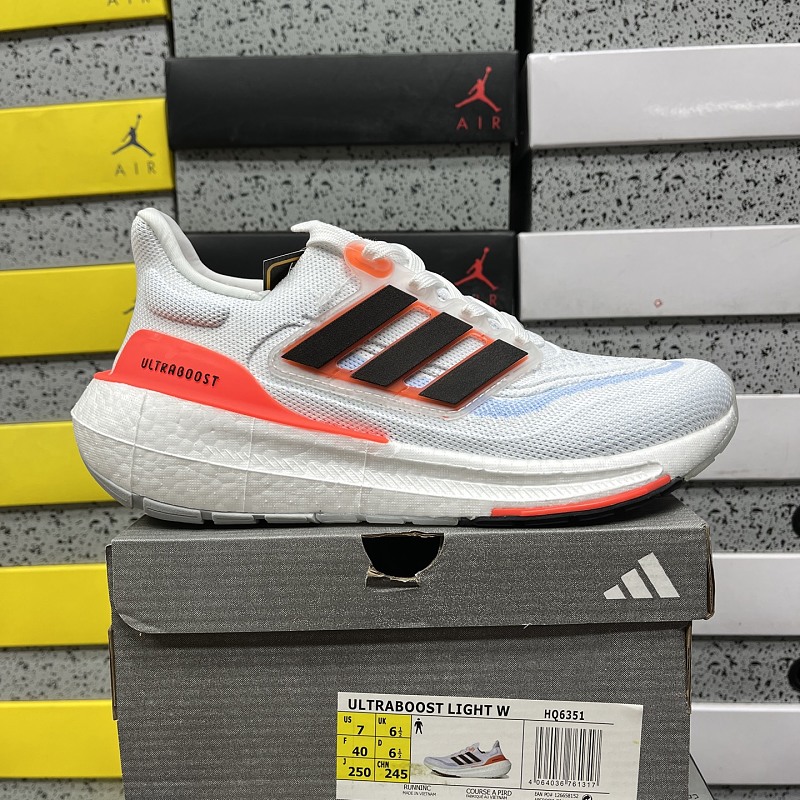 Ultraboost Light 9