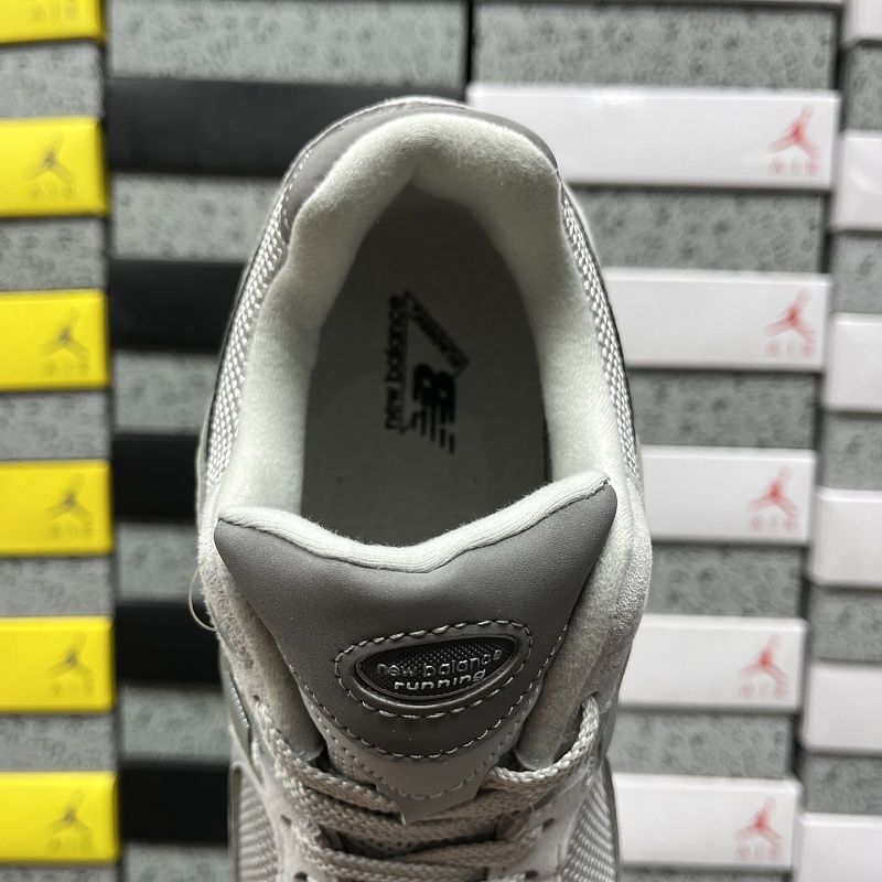 New Balance 2002 Sneakers · 5