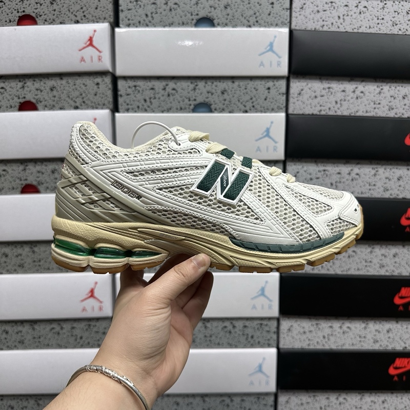 New Balance 1906 Sneakers