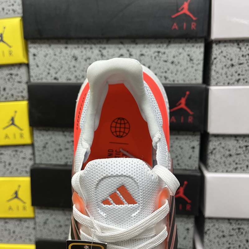 Ultraboost Light 5