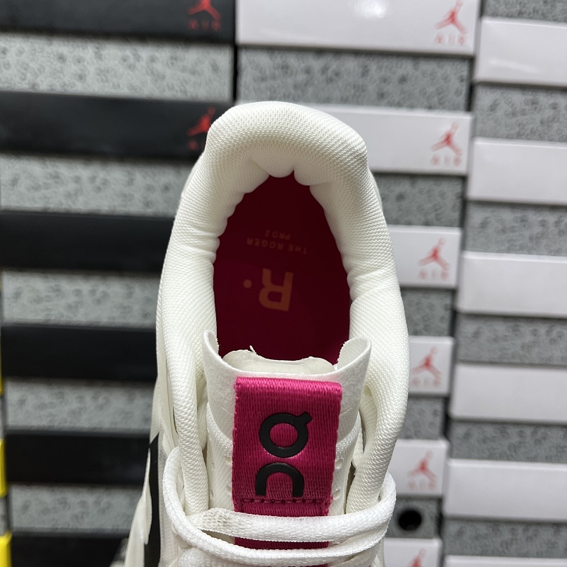 The Roger Pro2 M929282x153221 · 3
