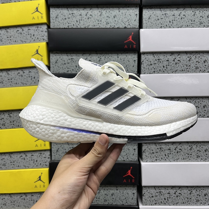 Ultraboost Light 10