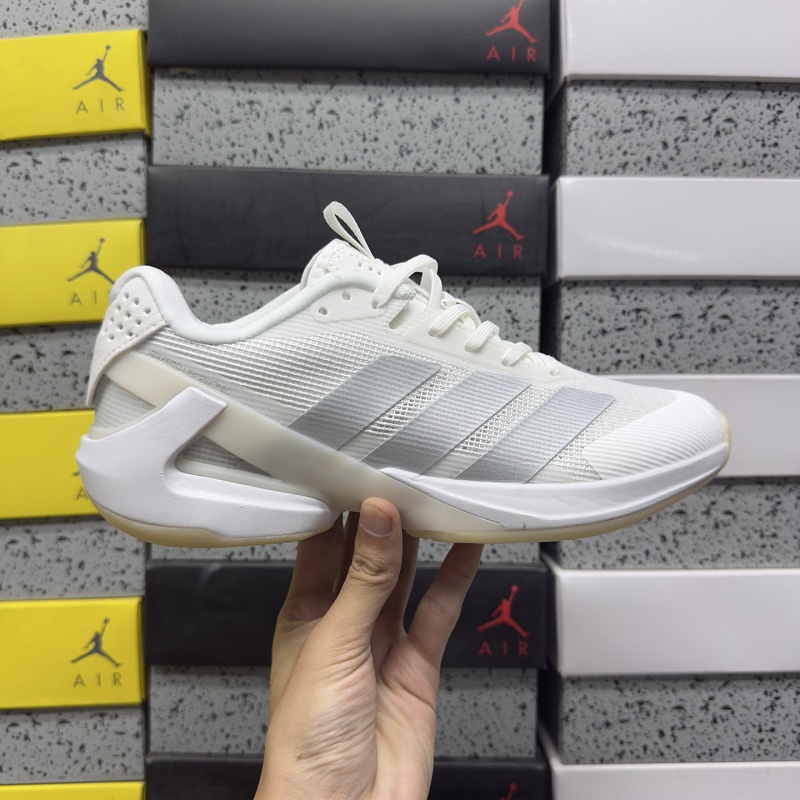Adizero Ubersonic 5 M 8