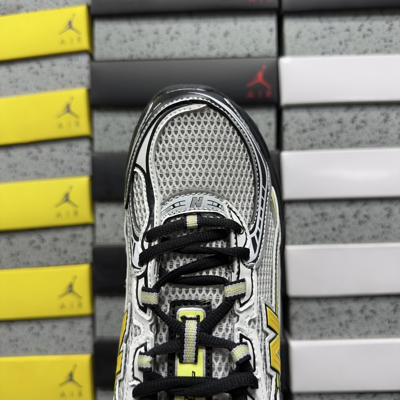 New Balance 740 Sneakers · 5