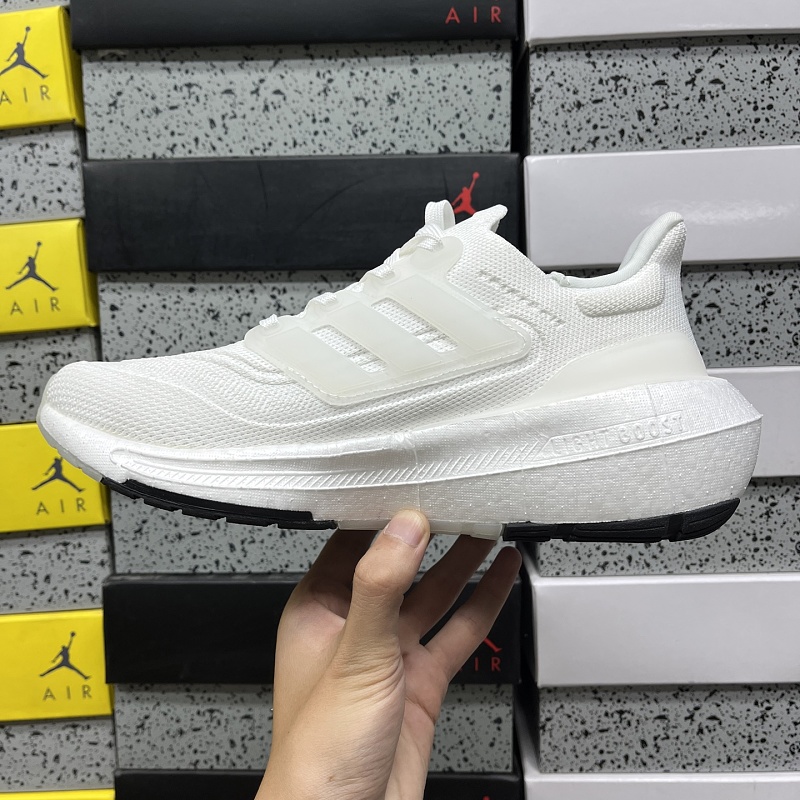 Ultraboost Light 4