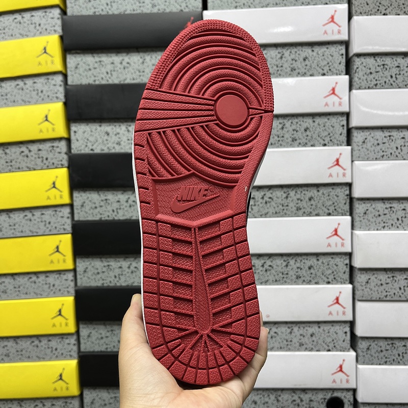 Jordan 1 Sneakers 4