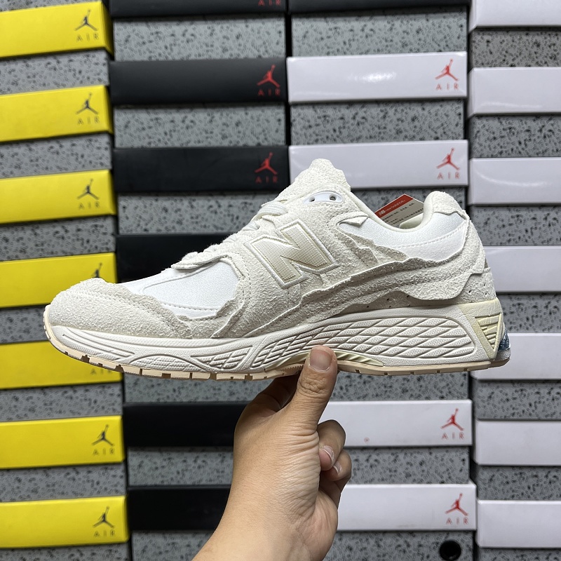 New Balance 2002 Sneakers · 3