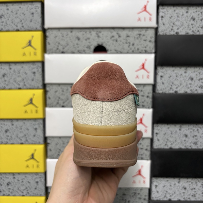 Gazell Ebold · 4