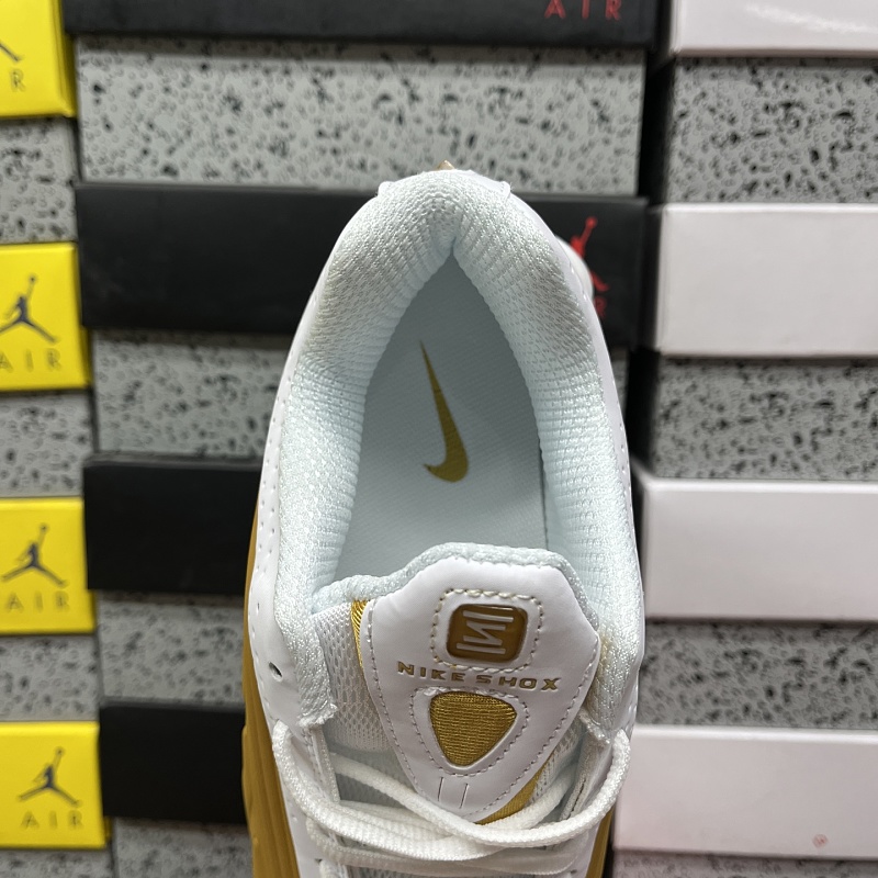 Shox R4 · 5