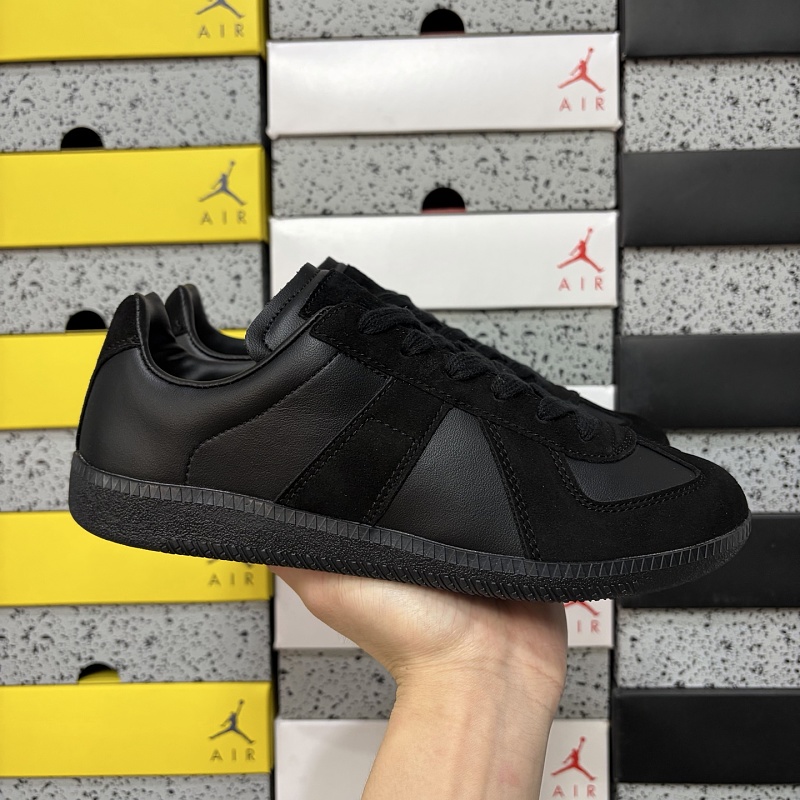 MM6 Maison Margiela Sneakers Black · 3