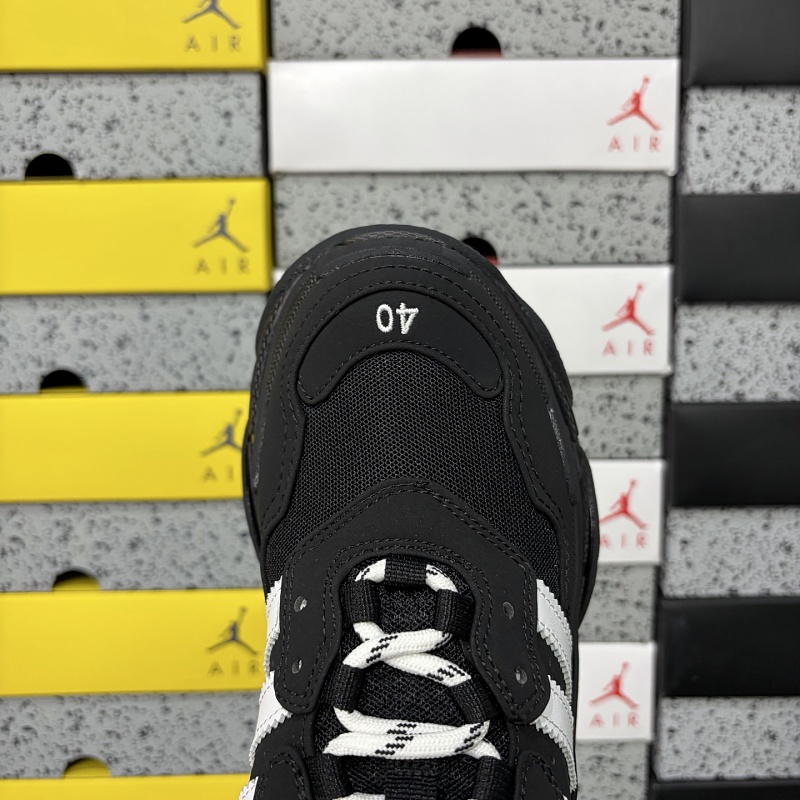 Triple S 1090 · 2