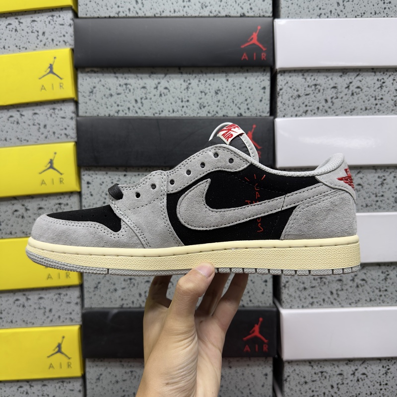 Jordan 1 Sneakers 4