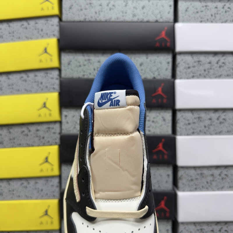 Travis Scott Reverse Swoosh Sneakers · 5