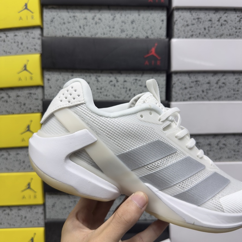Adizero Ubersonic 5 M 6