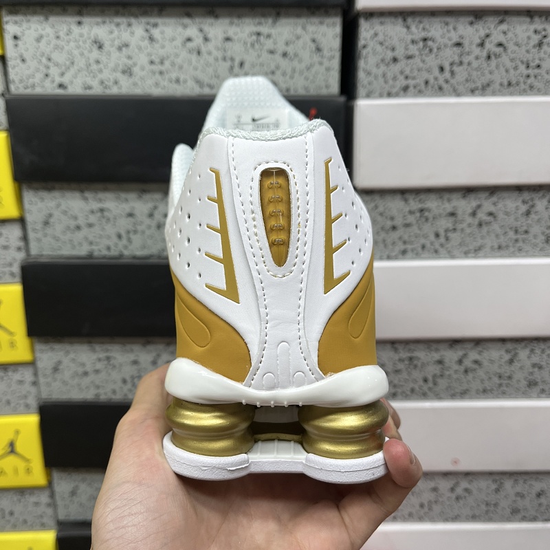 Shox R4 · 3