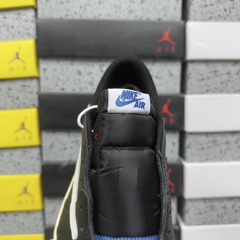 Travis Scott Reverse Swoosh Sneakers · 5