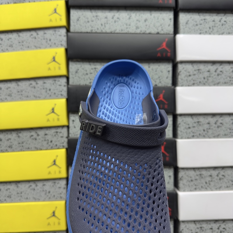 Crocs M8-m10 · 4
