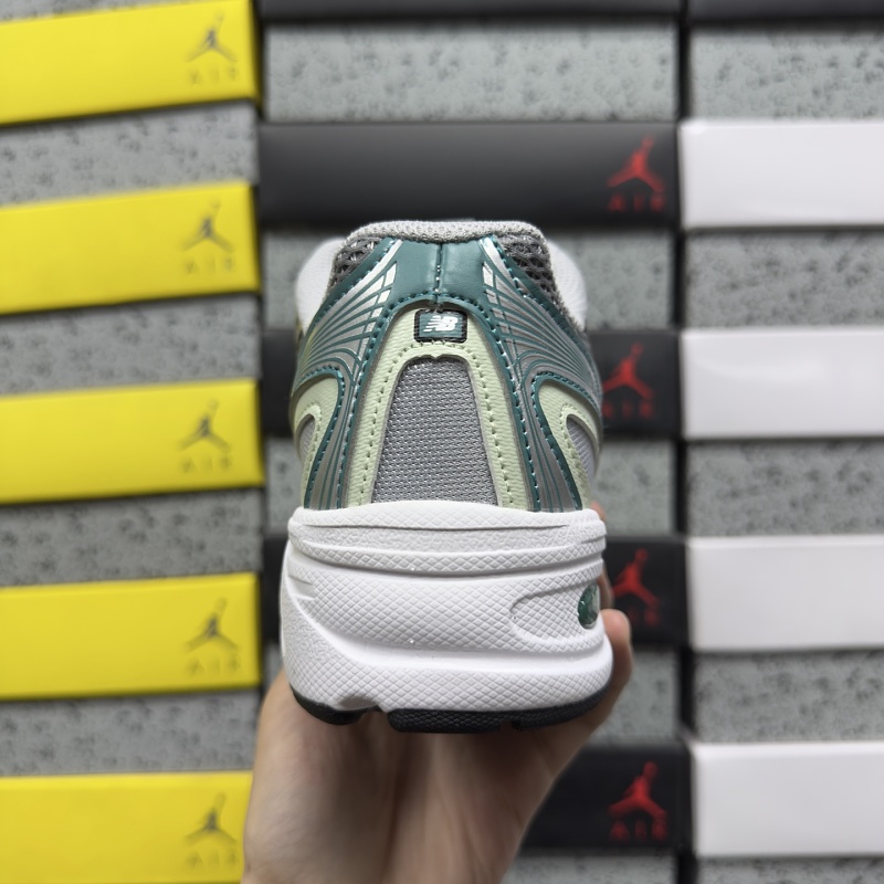 New Balance 740 Sneakers · 2