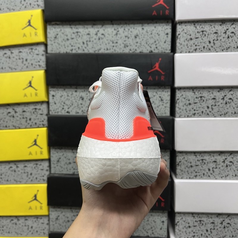 Ultraboost Light 3