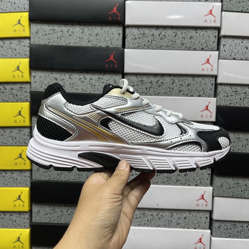 Nike Vomero 10