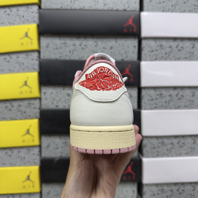 Travis Scott Reverse Swoosh Sneakers · 3