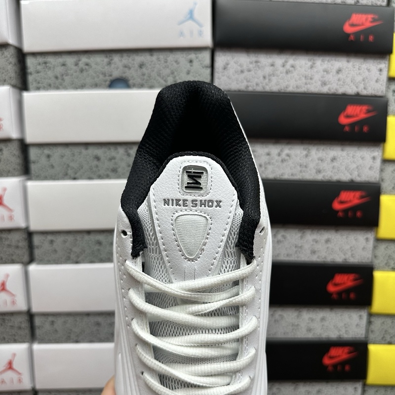 Shox R4 · 4