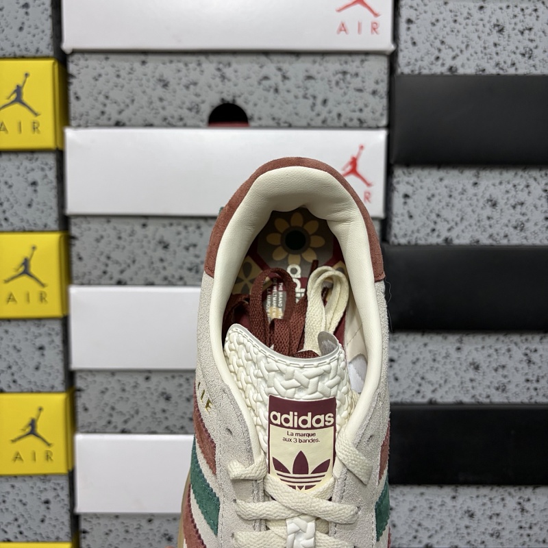 Gazell Ebold · 5
