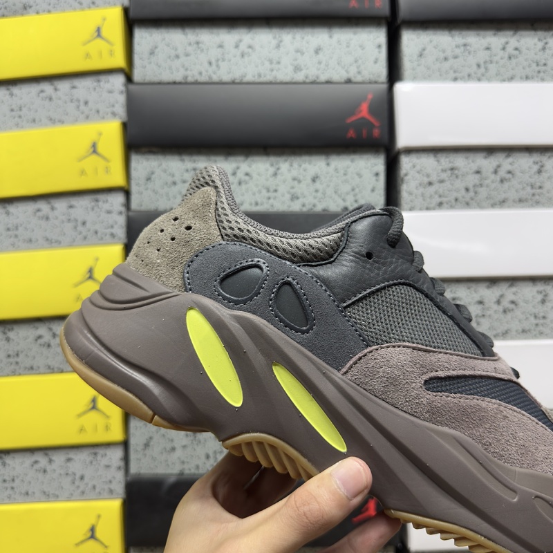Yeezy 700 6