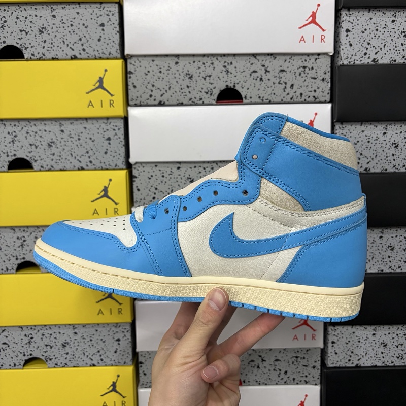 Jordan 1 Sneakers 4