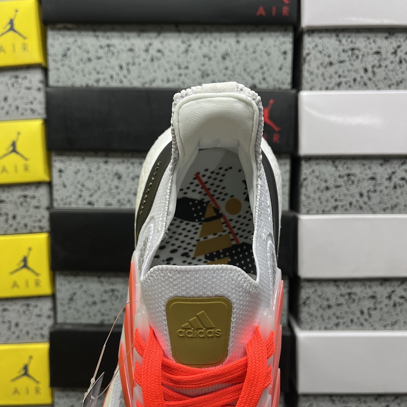 Ultraboost Light 5