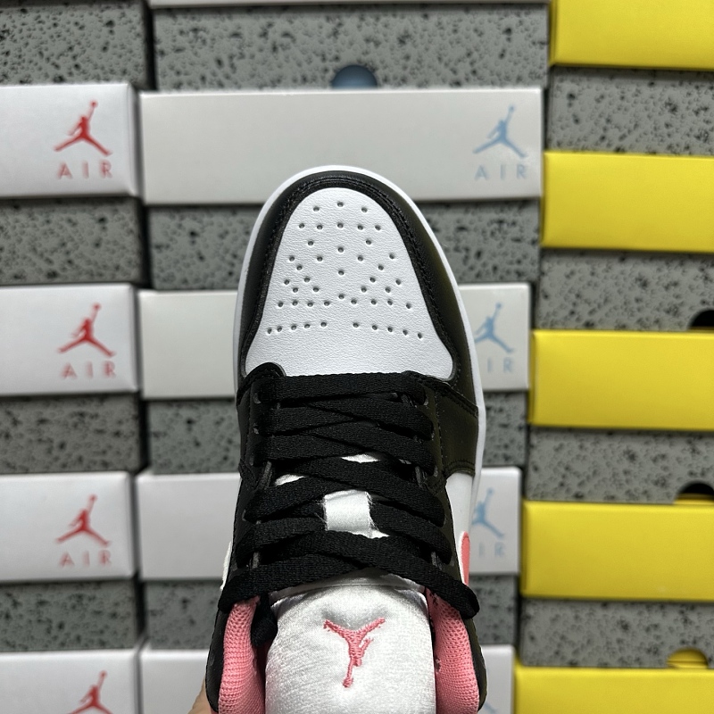 Jordan 1 Travis Scott 7