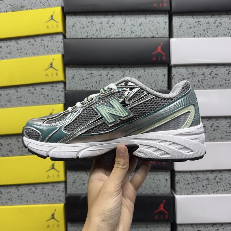 New Balance 740 Sneakers · 3