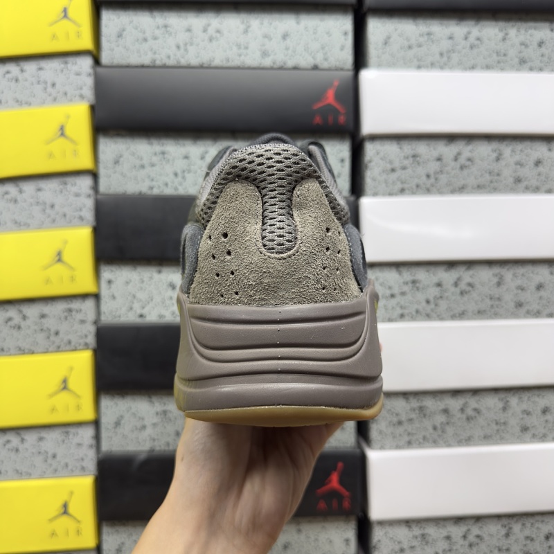 Yeezy 700 2