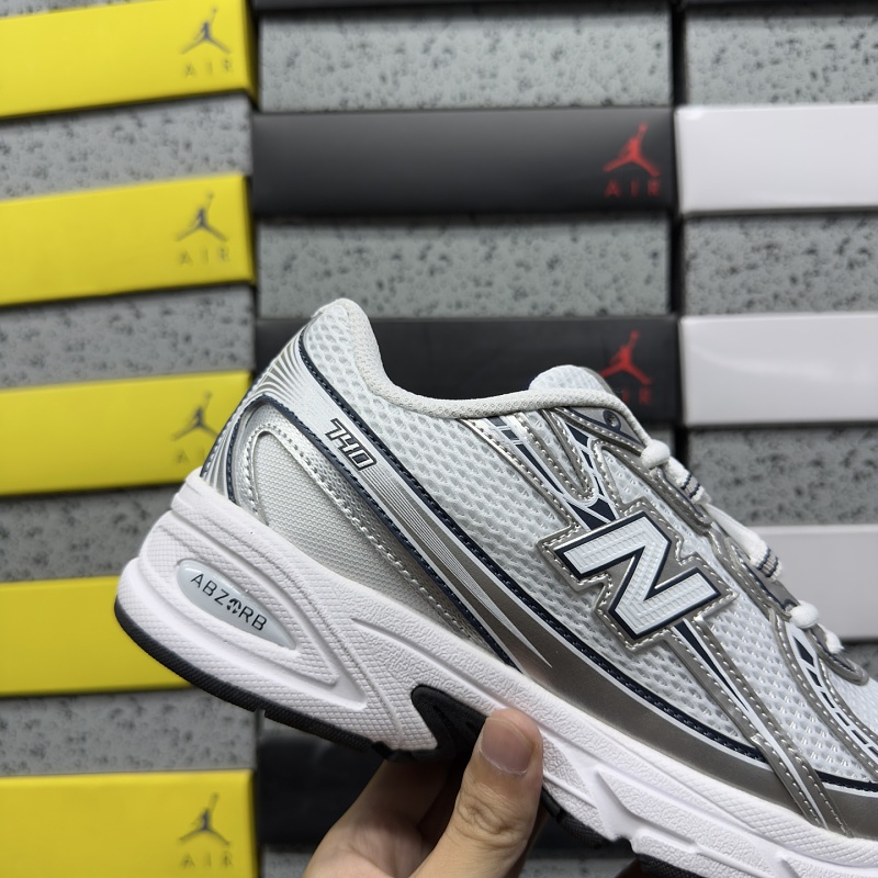 New Balance 740 Sneakers · 6