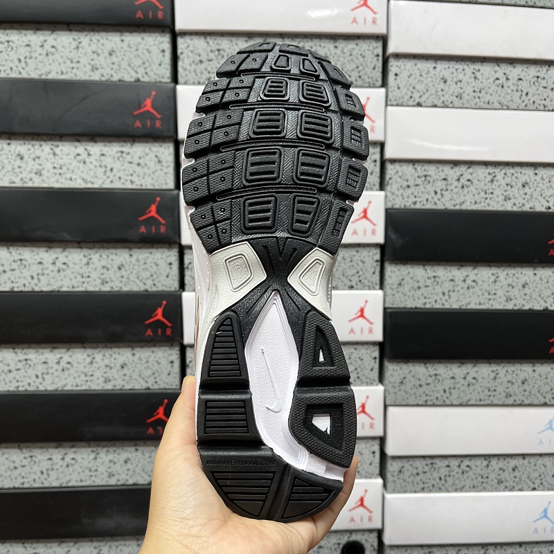 Nike Vomero 4