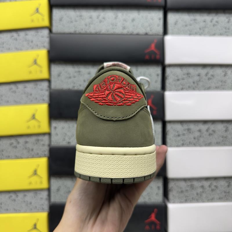 Travis Scott Reverse Swoosh Sneaker 3