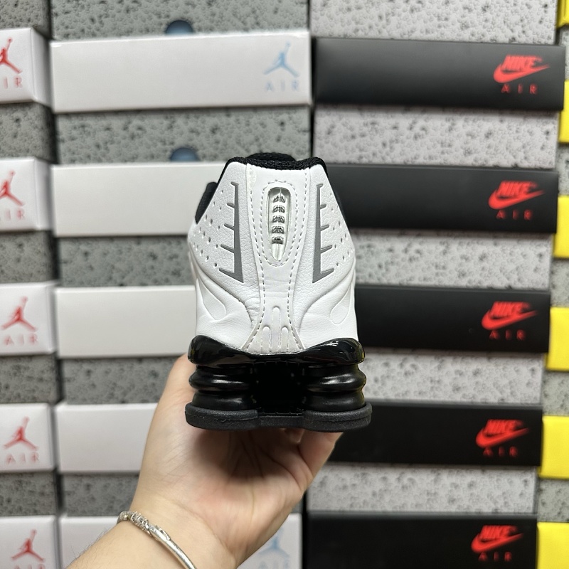 Shox R4 · 3