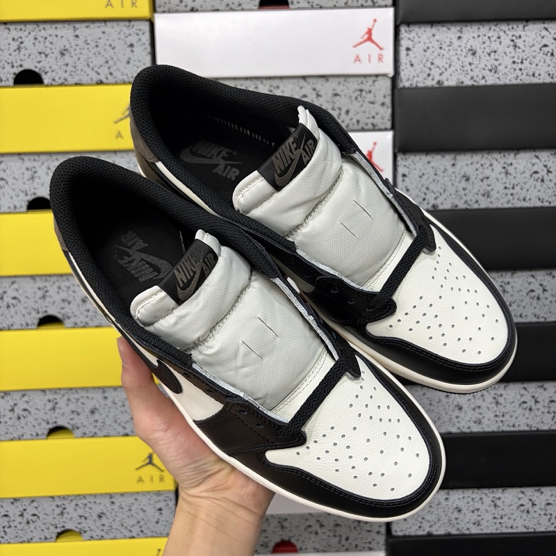 Jordan 1 Sneakers 2