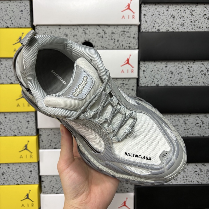 Triple S 2 1800 · 3