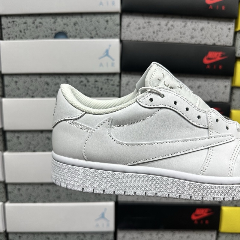 Travis Scott Reverse Swoosh Sneakers · 5